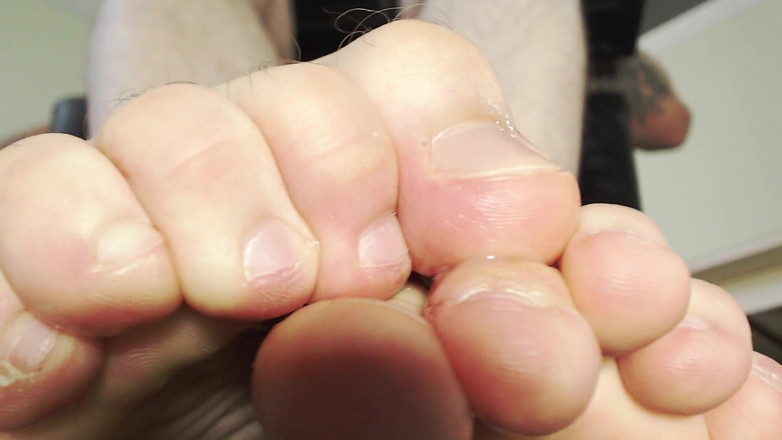 Hunky time: Alpha in Leather, Foot Domination and Cum