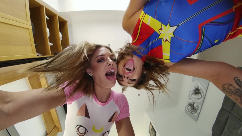 Jimmy Draws: April e Lana - seduta in costume da bagno
