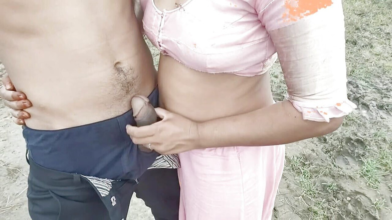 Fuckkkker: 美丽的继妹在丛林中性交，印度大学继妹被她的继兄弟狠操