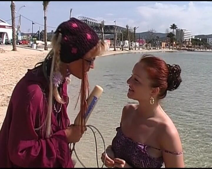 Deutsche Camgirls: Німецька красуня грає зі своєю пиздою в шоу на відкритому повітрі