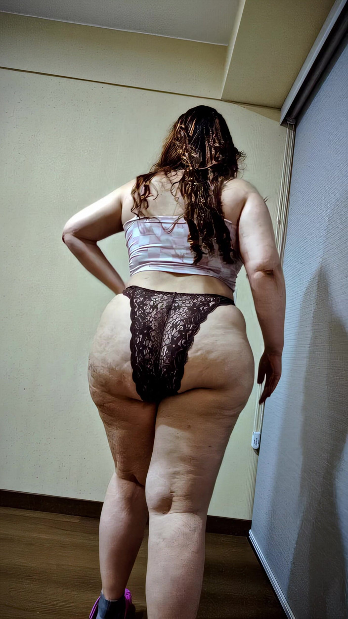 Nicole Passat: La Grosse Et Stupide De Nicole: Cul En Cellulite Qui...