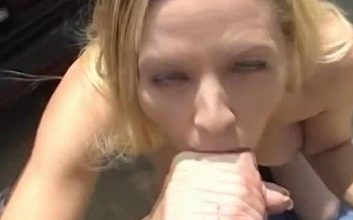 Homegrown Video: Lipzzz nyepong dan ngocok kontol besar cowok kontol besar ini