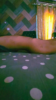 Masturbasi sendirian di kamar