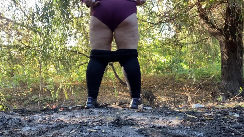Elena: Pissing in nature and all the splashes in your face