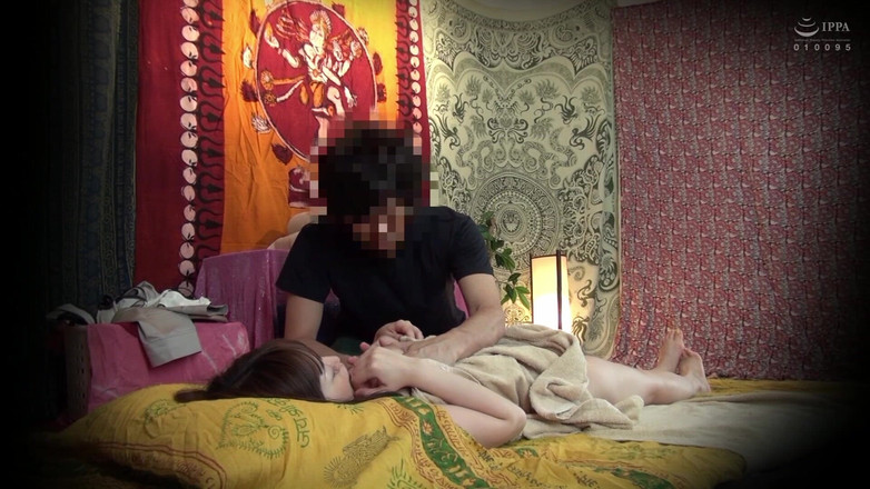 Raptor Inc: Zamężne kobiety zalana złymi rękami podczas masażu - 4