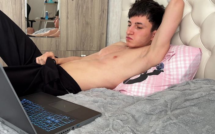 Ethan Lestray: Freundin hat mich beim wichsen auf schwulen porno-teil, deepthroat blowjob...