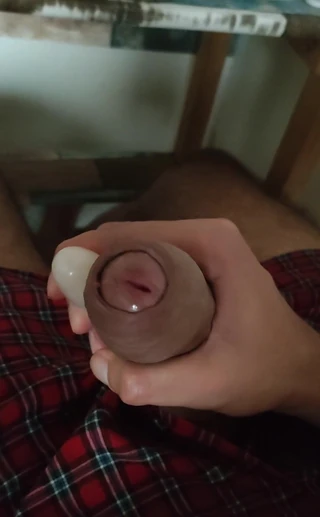 Camilo Brown: Shooting a big load using a vibrator on my cock...