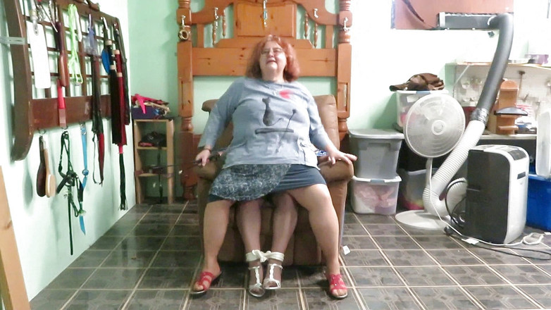 BBW nurse Vicki adventures with friends: Svázaná a seděla na Damsel