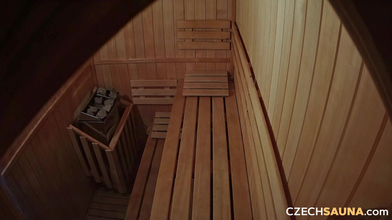 Czech Sauna: Czech Sauna 35: Milf Showdown: Satu lagi Paparan pepek