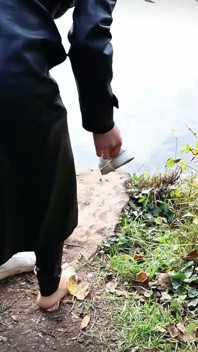 肮脏的脚和肮脏的鞋底 - 灰尘，泥浆和池塘水让你舔 - 女主人julia
