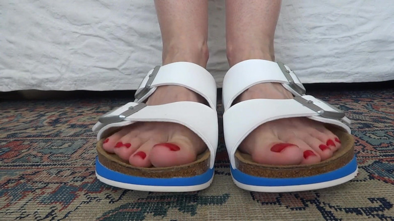Lady Victoria Valente: Fetish jari kaki - jari kaki saya dalam birkis putih bahagian 1