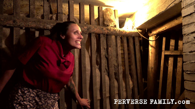 Perverse Family: Familia perversa 30.4 (temporada 3) Bañándose en desechos