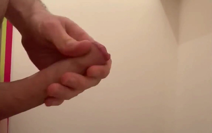 qaz11: Handjob on camera - 610