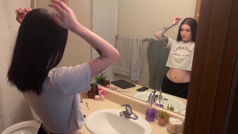 Jay Bond: Tifa Lockhart के रूप में ड्रेसिंग इसलिए मेरी सौतेली बहन का बॉयफ्रेंड मुझे चोदता है