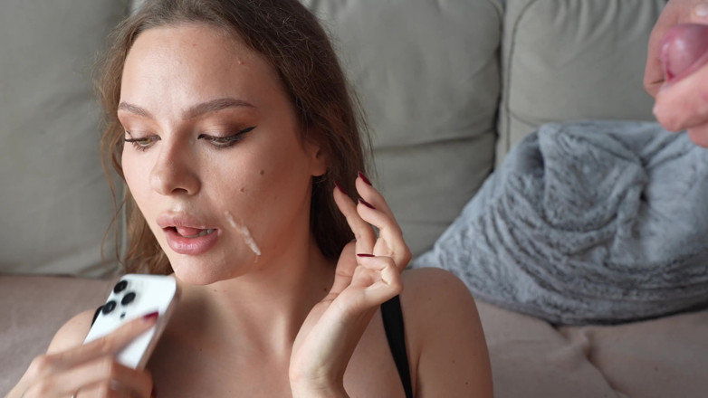 Alexa Poshspicy: Stiefmoeder bedriegt haar man met haar stiefzoon terwijl ze aan...