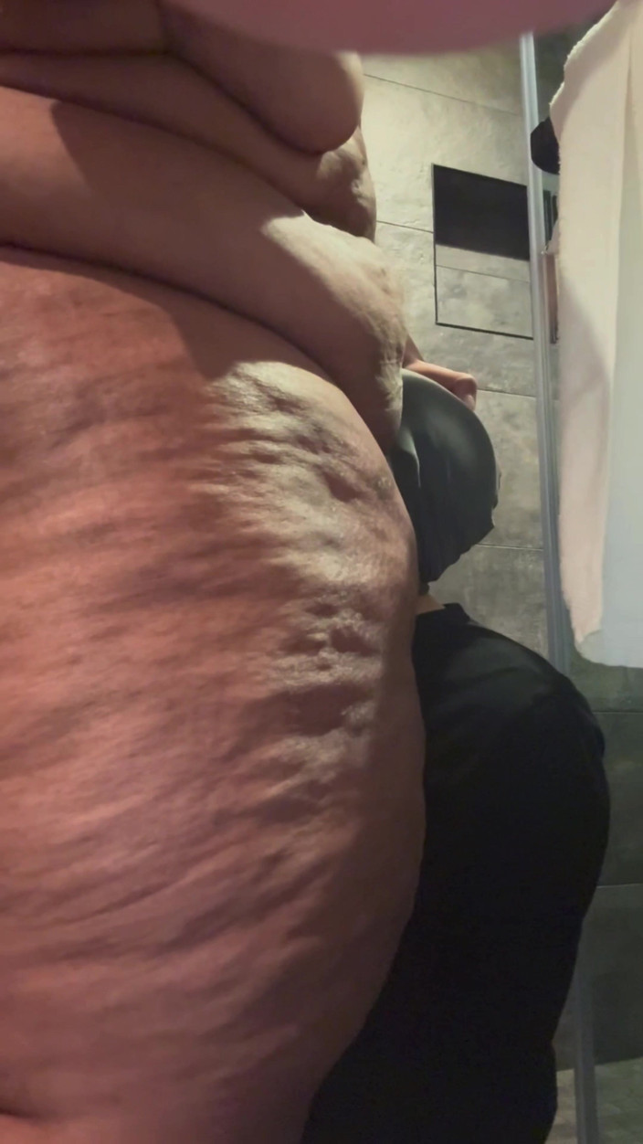 Fat Chub Booty: 목구멍과 얼굴의 흰색 서브 사용