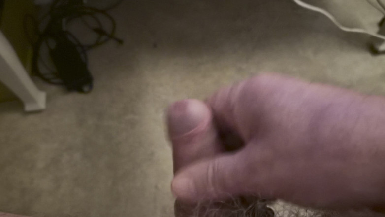 Pellefnatt: Mi amigo se sienta en una silla y se masturba...