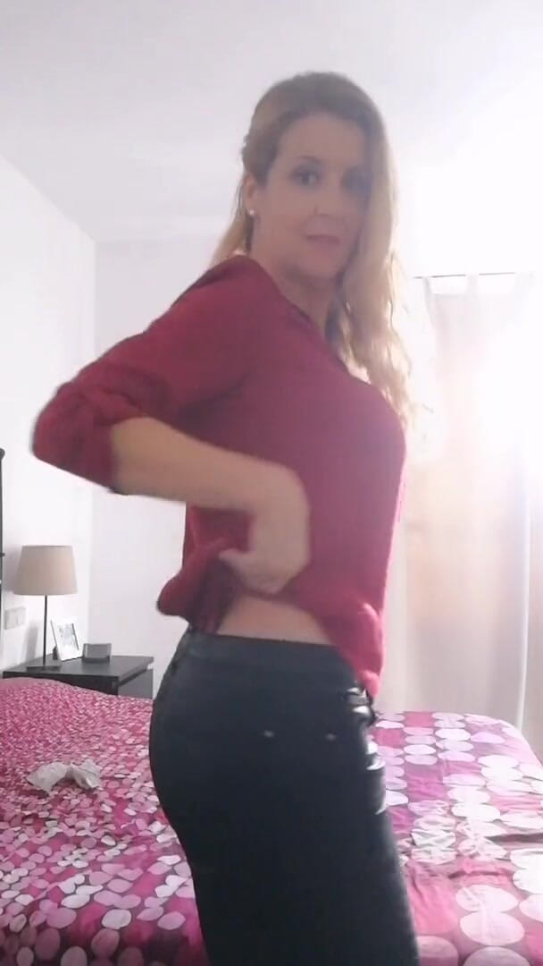 Simone: Ik masturbeer op mijn stoel