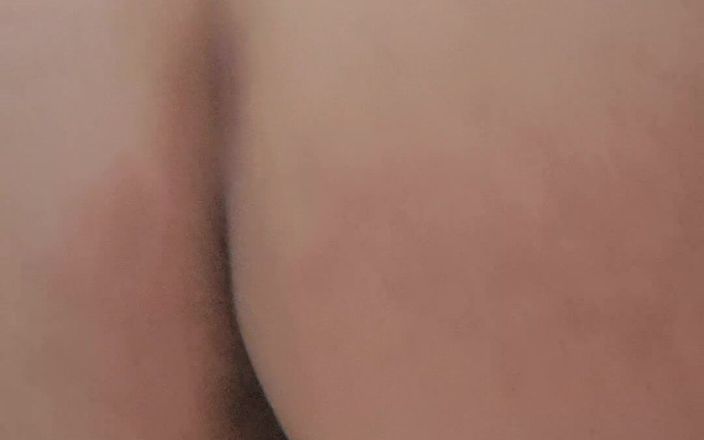 Mommy big hairy pussy: Zralá MILFka si dává robertek do vagíny