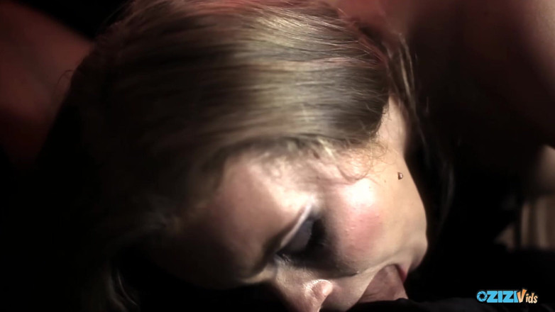 Zizi Vids: คําตอบสําหรับปัญหาการเข้าถึงของเธอคือเย็ดท่าหมาสั่นๆ ของเธอ