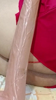 Kayaknya aku nggak bisa telan dildo ukuran raksasa ini