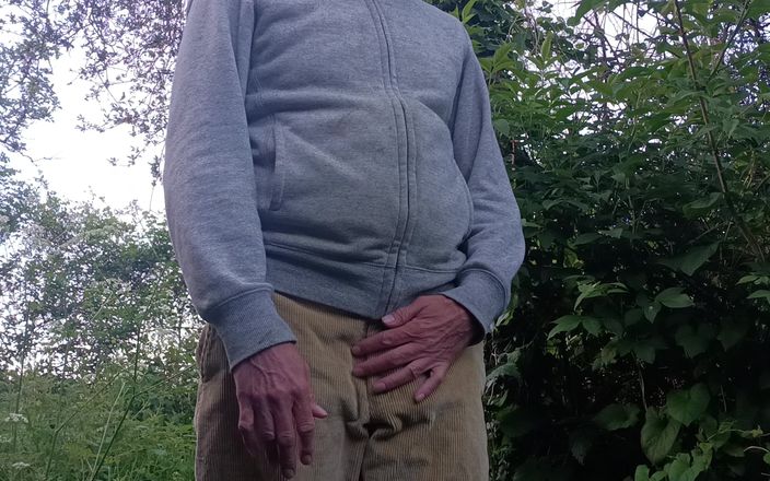 Rockardglans: 小便パンツ、コードを身に着けて森でオナニー - Rockard Daddy