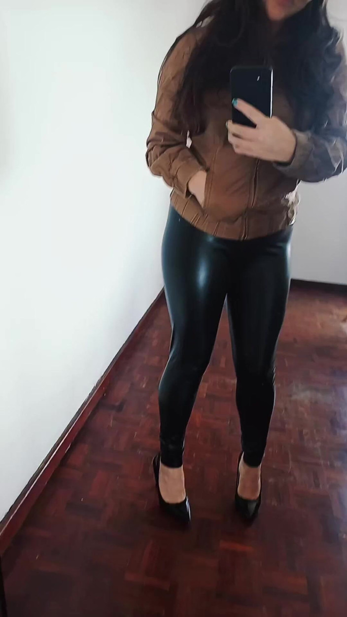 Kinky Lyrical: Leren broek en stiletto's