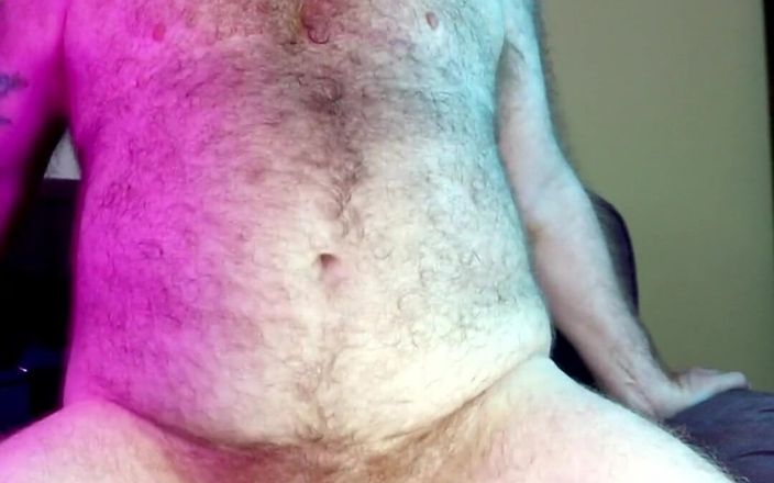 RonBeastlyFTM: 베개에 장난감을 묶어 탈 수 있게 했어, 시오후키 해줬어!