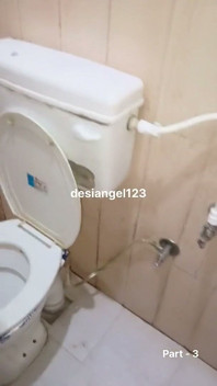 Preciso assistir! o touro fode bhabhi e ela deu-lhe um boquete no banheiro, em última enorme gozada