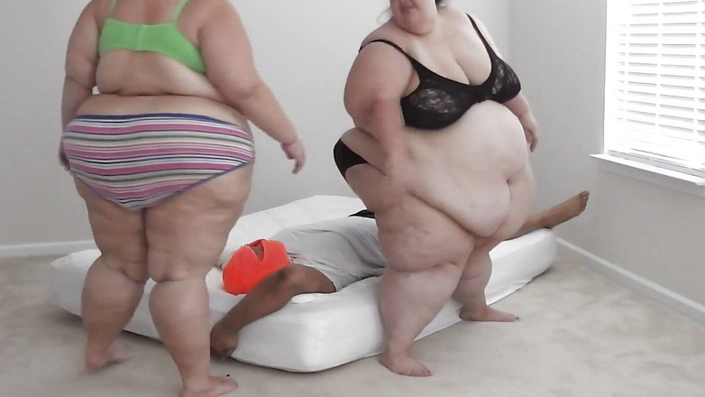 Full Weight Productions: Flopping a drop s BigmommaKat a Lolla Blaze, plná