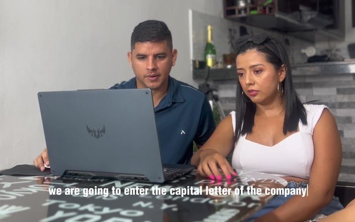 Linahenao: Minha colega de trabalho me descobre me masturbando