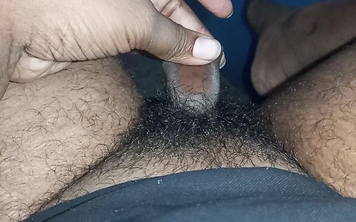 Sweet Indian cock: Мастурбирует