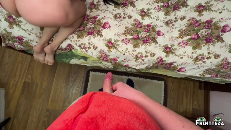 Frintteza: Un beau-fils va travailler avant Noël. Belle-mère infidèle avec un...