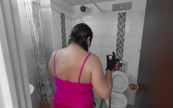 Valery Saenz xxx: Mi-am convins angajata să mă lase să filmez singură sugându-mi...