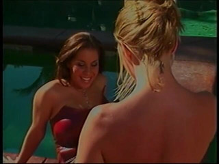 Girl on Girl: Deslumbrante gata abre as pernas e recebe sua boceta rosa...