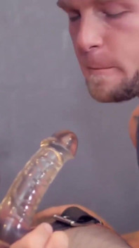 Bearfilms - osa Aiden Storm folla fondo Sebastian Sax