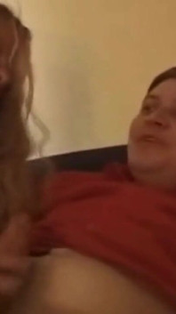 Această matură sexy franceză are parte de o pulă adâncă în gât și are parte de spermă caldă