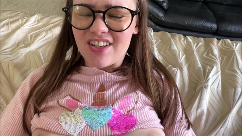 Alex Adams: Nerdy mała stepis dowiaduje się, że może tryskać - Trinity Olsen - terapia...