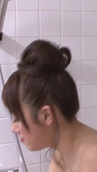 Seifige asiatische mädchen, szene 2_sexy, vollbusige japanische azusa Nagasawa genießt es, im badezimmer zu ficken