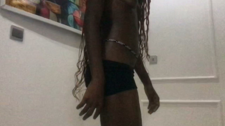 Browngurl234: Намазанная маслом чернокожая тверка соблазняет browngurl в видео от первого лица, сочная попка танцует