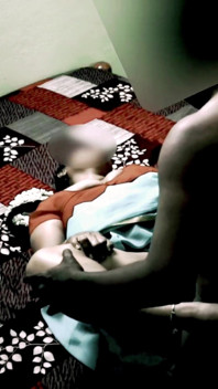 Дезі зведена сестра в блузці сарі після того, як її жорстко відтрахали в місіонерській пизді, наповнену кремпаєм раком