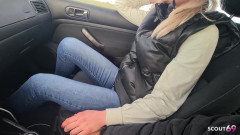 Scout69: Autostoppista bionda tedesca rimorchia e si fa scopare rischiosamente all'aperto...