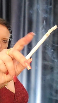 Lilli Smoking Vs120s