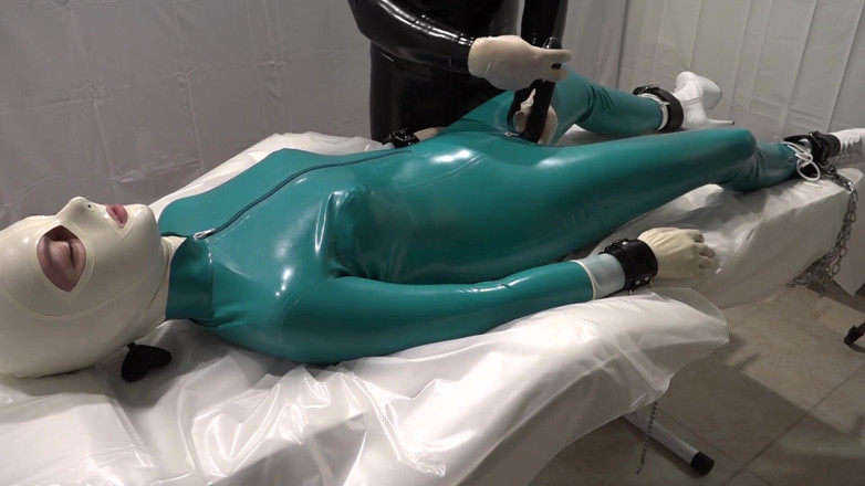 Latex Danielle: An amateur bothers a dominatrix, cum ower neck, life bug