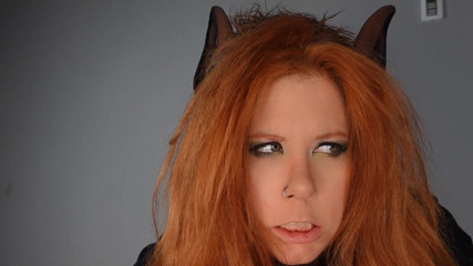 Deanna deadly: แปลงร่างเป็นมนุษย์หมาป่าบนพระจันทร์สีชมพู