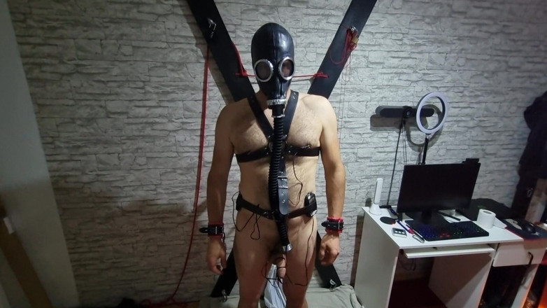 LadyPam: Fuck Machine Pounds Mature Slut's Gaping Holes Relentlessly