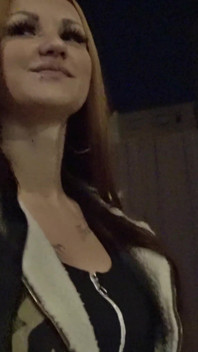 Scout allemand - Isabela Dark, fêtarde tchèque, se fait baiser avec squirt pour un casting