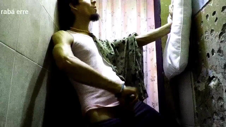 Raba erre elle: Raba Erre brincando com seu pau