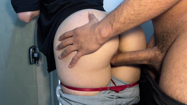 Levi Solen: Hotelová služka mě přistihla při masturbaci a rozhodla se mi...