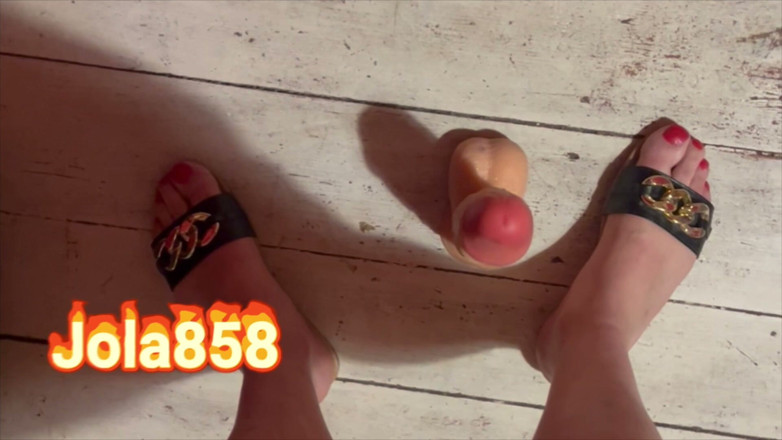 J12JOLA: Masturbation and Joli's Feet